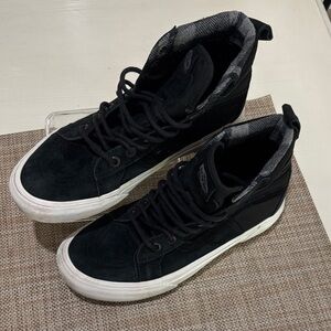 Vans Pro Old Skool Hi-tops in black suede. Men's 7.5. Like new condition. Sharp!